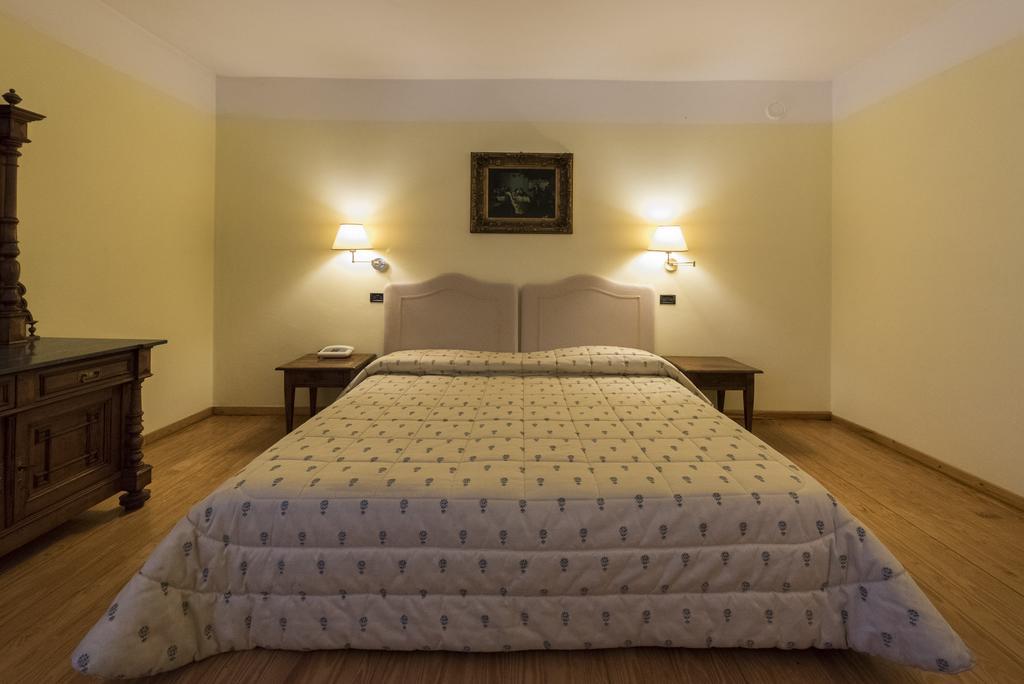 Locanda La Posta Cavour Bagian luar foto